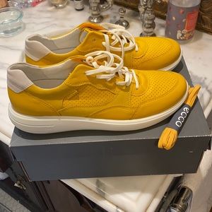 NIB Ecco Soft 7 Runner yellow 42 (size 11)